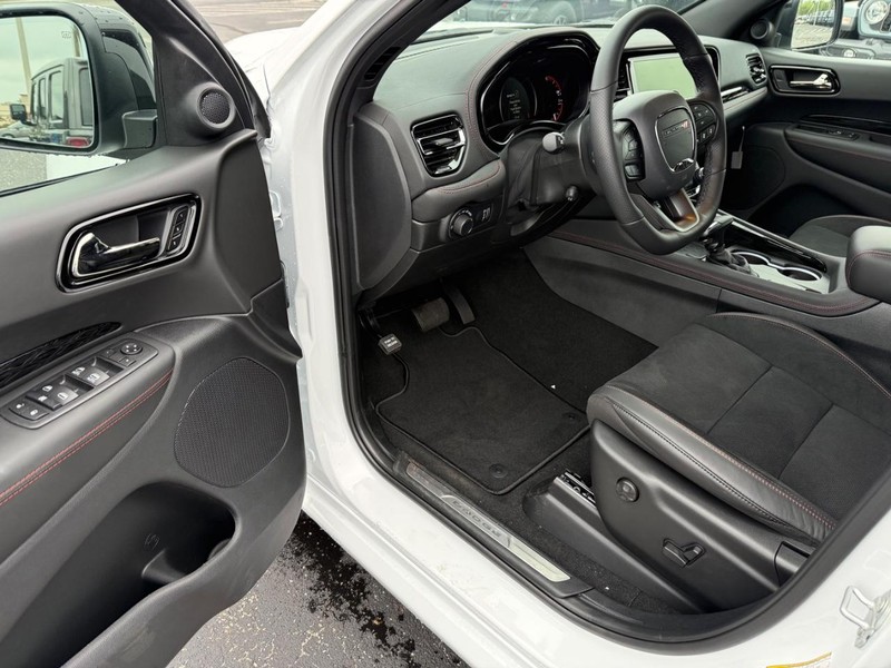 Dodge Durango Vehicle Full-screen Gallery Image 20