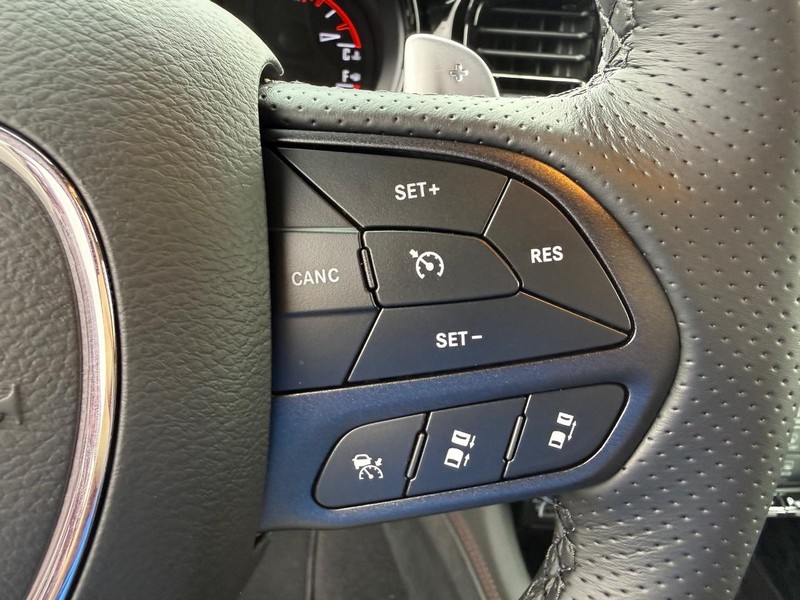 Dodge Durango Vehicle Full-screen Gallery Image 24