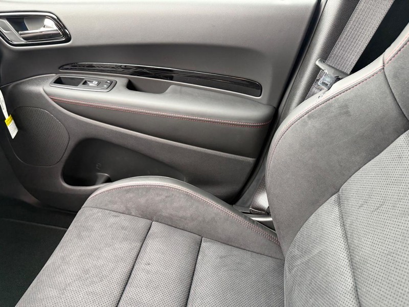 Dodge Durango Vehicle Full-screen Gallery Image 31