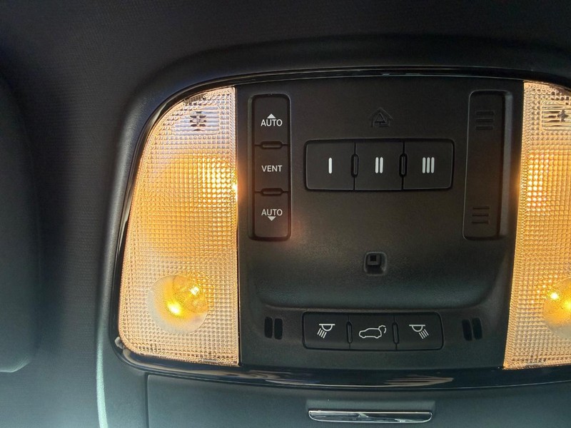 Dodge Durango Vehicle Full-screen Gallery Image 32