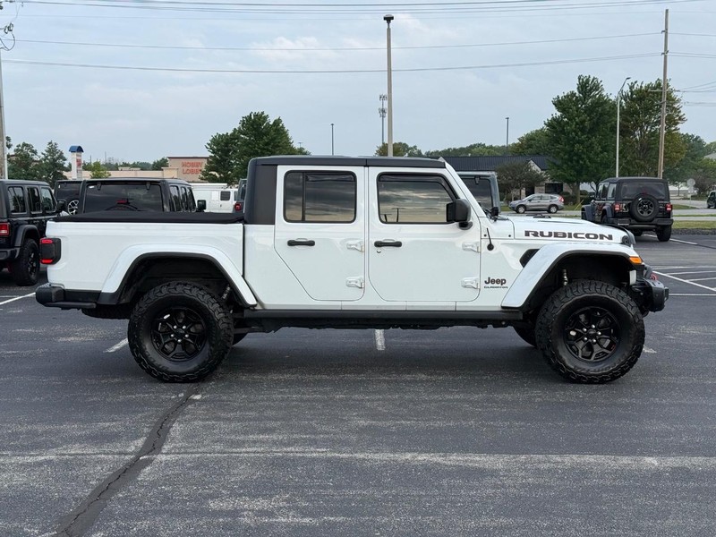 Jeep Gladiator Vehicle Full-screen Gallery Image 2