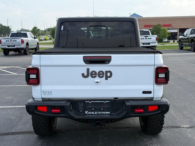 Jeep Gladiator Vehicle Full-screen Gallery Image 4