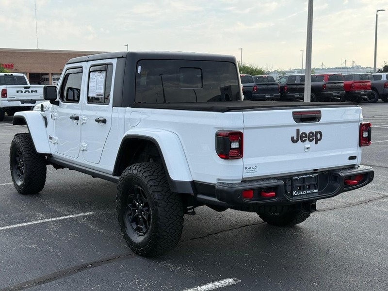 Jeep Gladiator Vehicle Full-screen Gallery Image 5