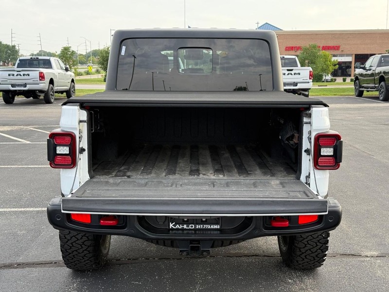 Jeep Gladiator Vehicle Full-screen Gallery Image 7