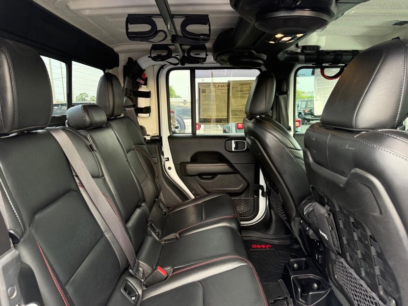 Jeep Gladiator Vehicle Full-screen Gallery Image 11