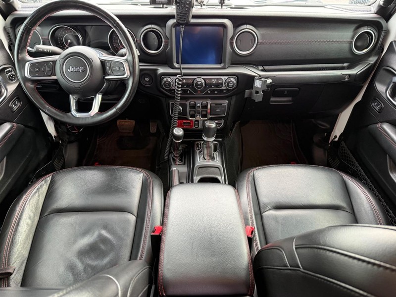 Jeep Gladiator Vehicle Full-screen Gallery Image 13