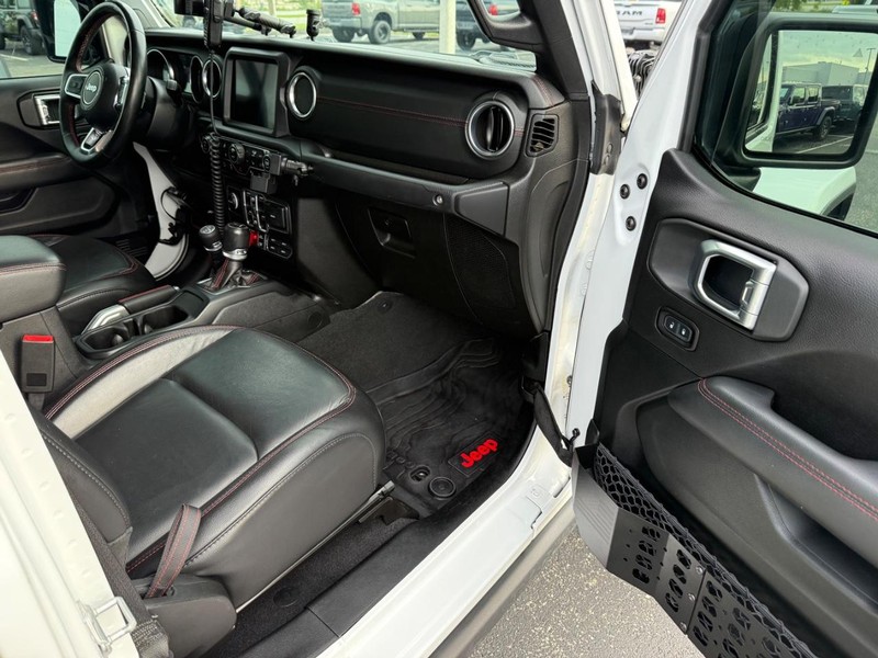 Jeep Gladiator Vehicle Full-screen Gallery Image 15