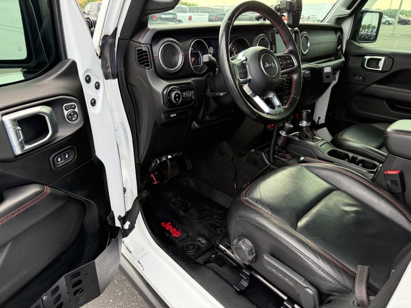 Jeep Gladiator Vehicle Full-screen Gallery Image 17