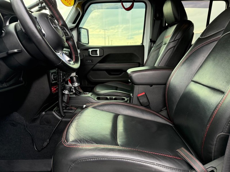 Jeep Gladiator Vehicle Full-screen Gallery Image 18