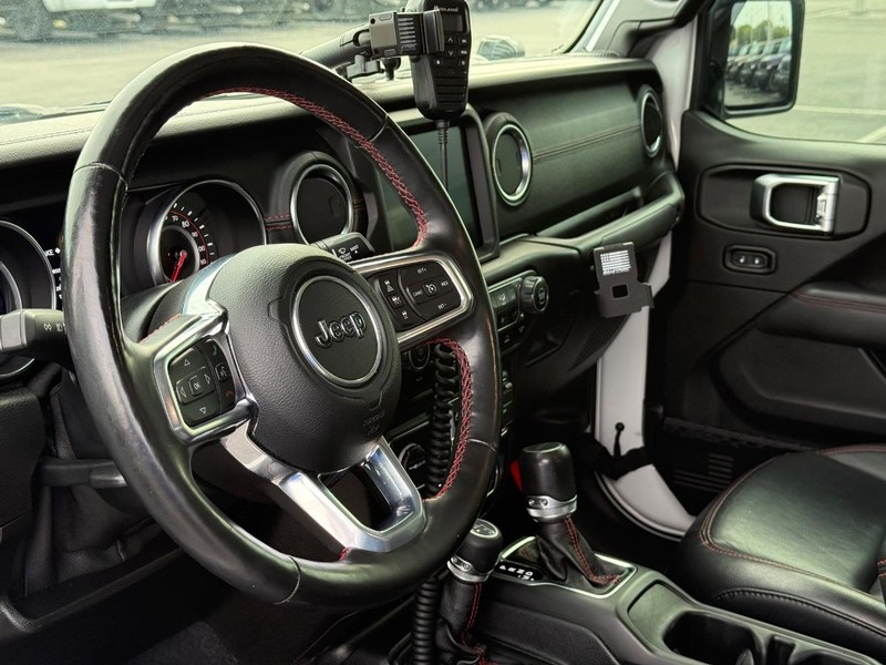 Jeep Gladiator Vehicle Full-screen Gallery Image 19