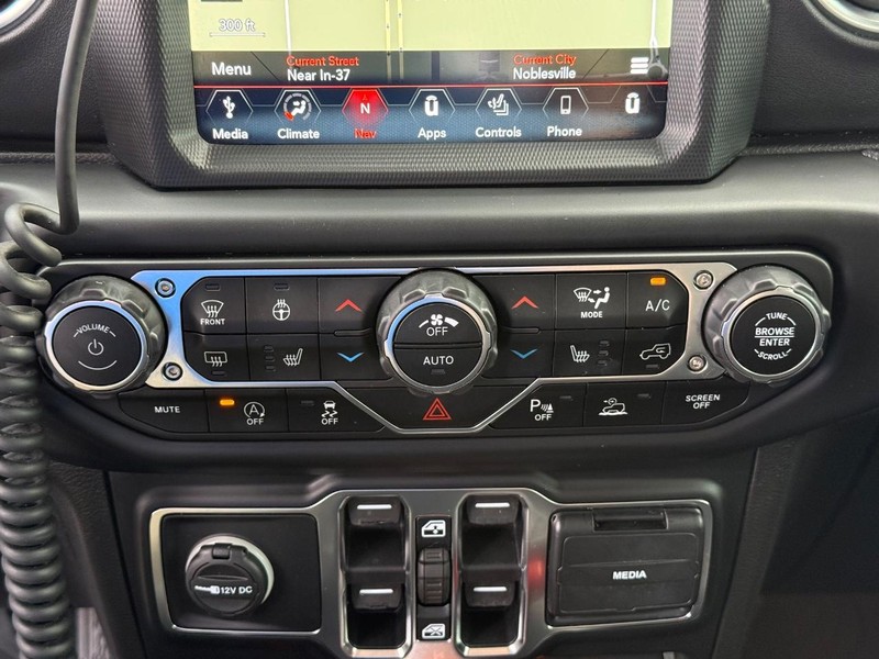 Jeep Gladiator Vehicle Full-screen Gallery Image 26