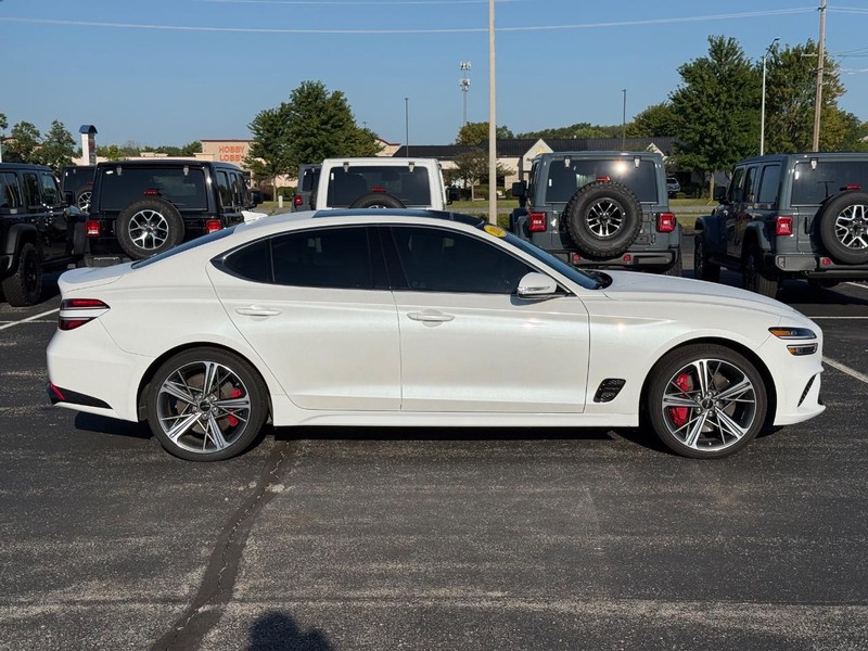 Genesis G70 Vehicle Full-screen Gallery Image 2