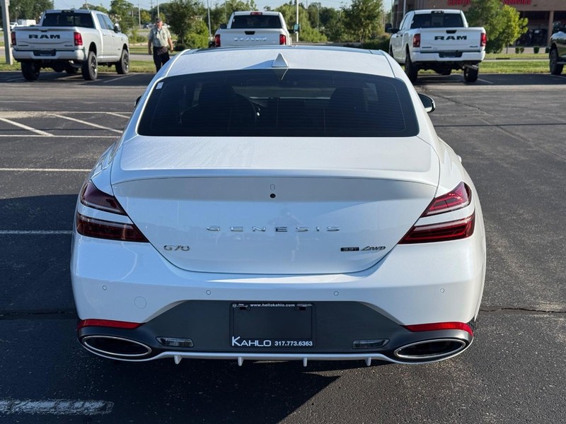 Genesis G70 Vehicle Full-screen Gallery Image 4