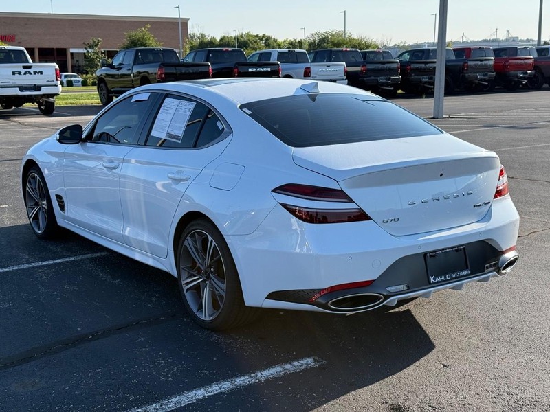 Genesis G70 Vehicle Full-screen Gallery Image 5