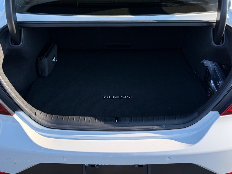 Genesis G70 Vehicle Full-screen Gallery Image 7