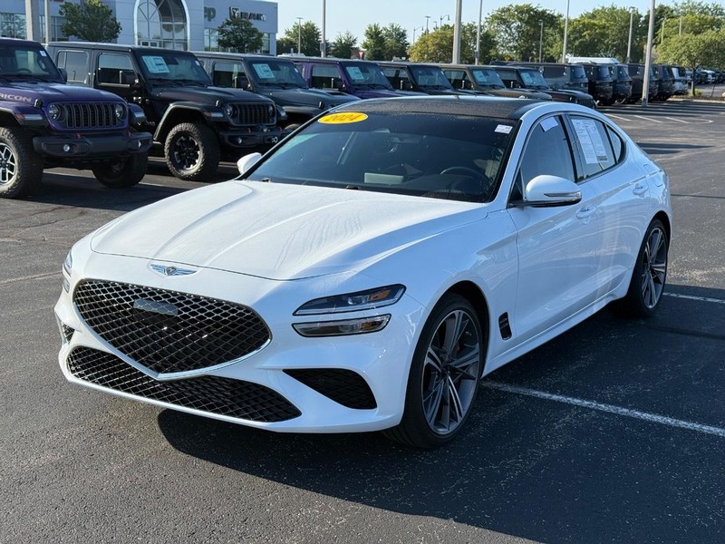 Genesis G70 Vehicle Full-screen Gallery Image 8
