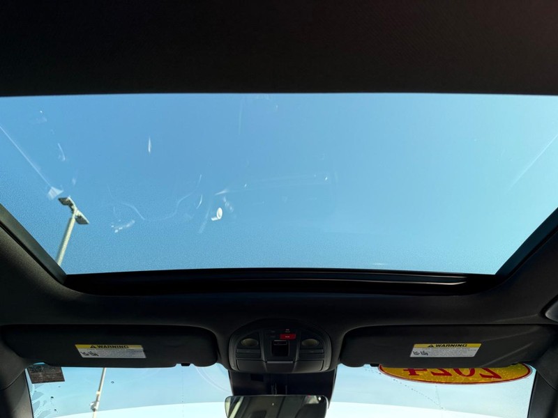 Genesis G70 Vehicle Full-screen Gallery Image 12