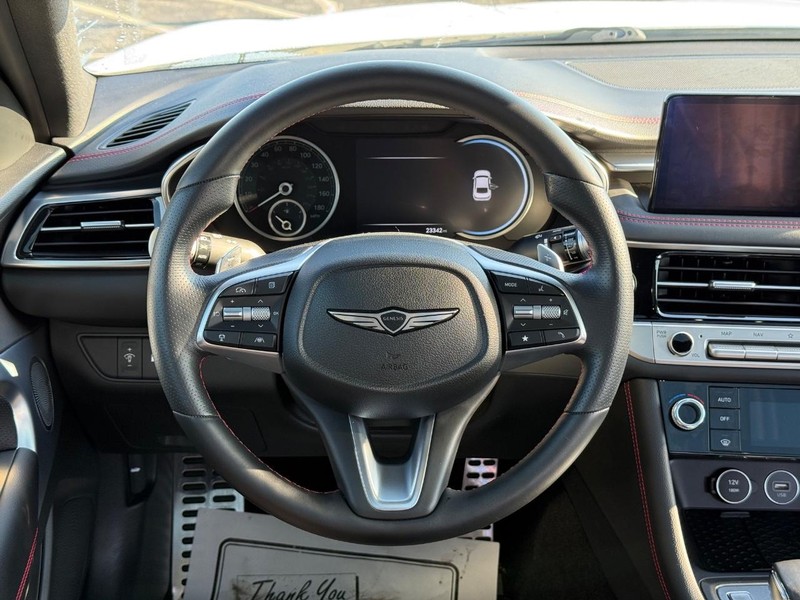 Genesis G70 Vehicle Full-screen Gallery Image 14