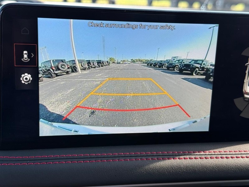 Genesis G70 Vehicle Full-screen Gallery Image 25