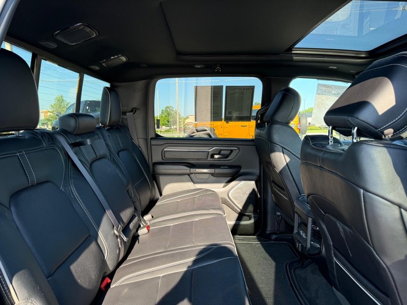 Ram 1500 Vehicle Full-screen Gallery Image 10