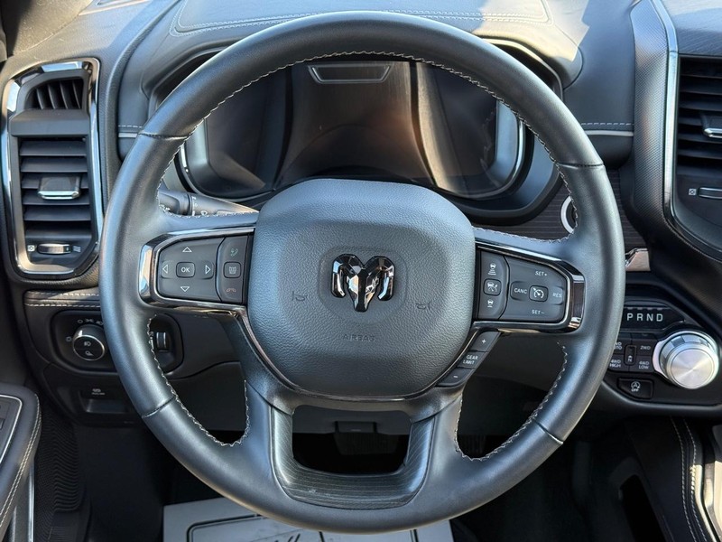 Ram 1500 Vehicle Full-screen Gallery Image 14