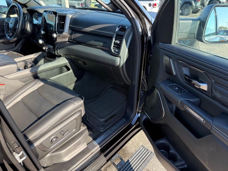 Ram 1500 Vehicle Full-screen Gallery Image 15