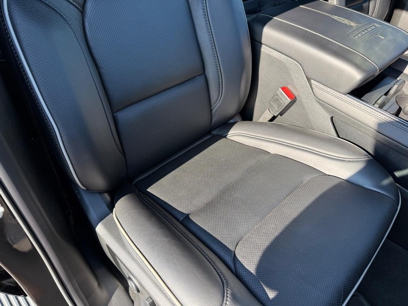Ram 1500 Vehicle Full-screen Gallery Image 16