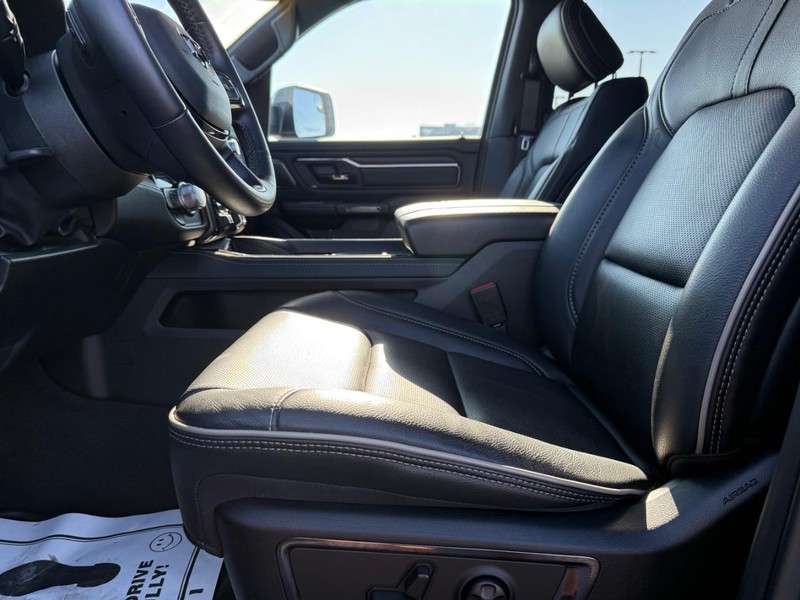 Ram 1500 Vehicle Full-screen Gallery Image 18