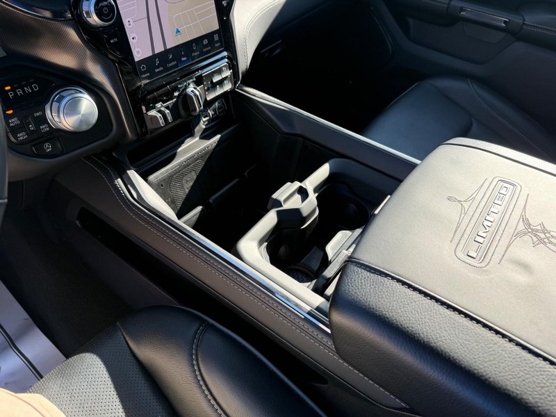 Ram 1500 Vehicle Full-screen Gallery Image 26