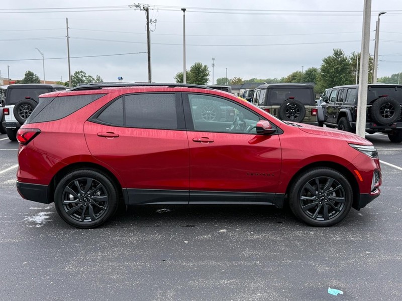 Chevrolet Equinox Vehicle Full-screen Gallery Image 2