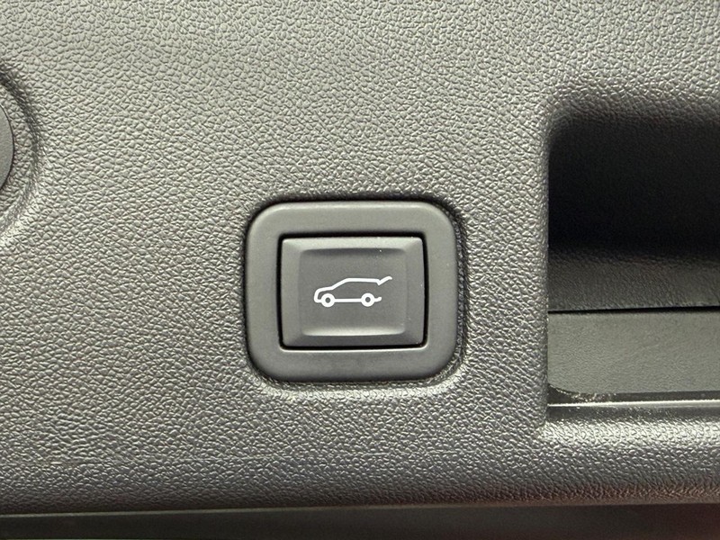 Chevrolet Equinox Vehicle Full-screen Gallery Image 8