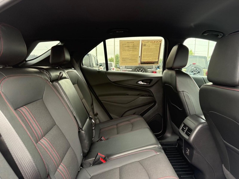 Chevrolet Equinox Vehicle Full-screen Gallery Image 12