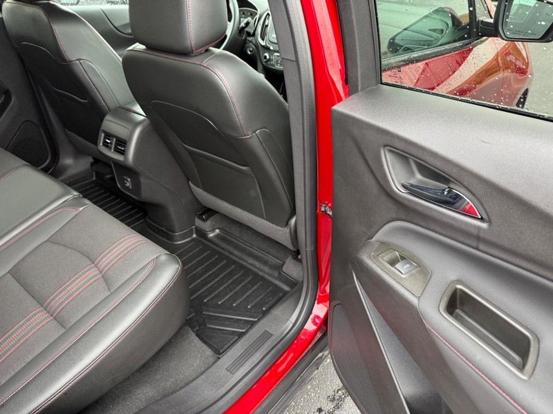 Chevrolet Equinox Vehicle Full-screen Gallery Image 13