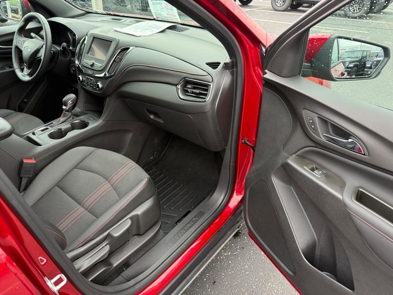 Chevrolet Equinox Vehicle Full-screen Gallery Image 16