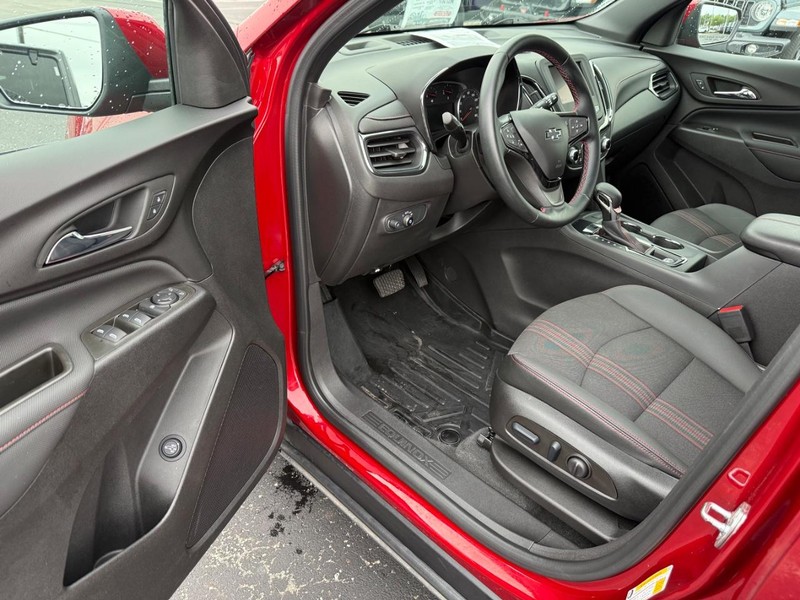 Chevrolet Equinox Vehicle Full-screen Gallery Image 18
