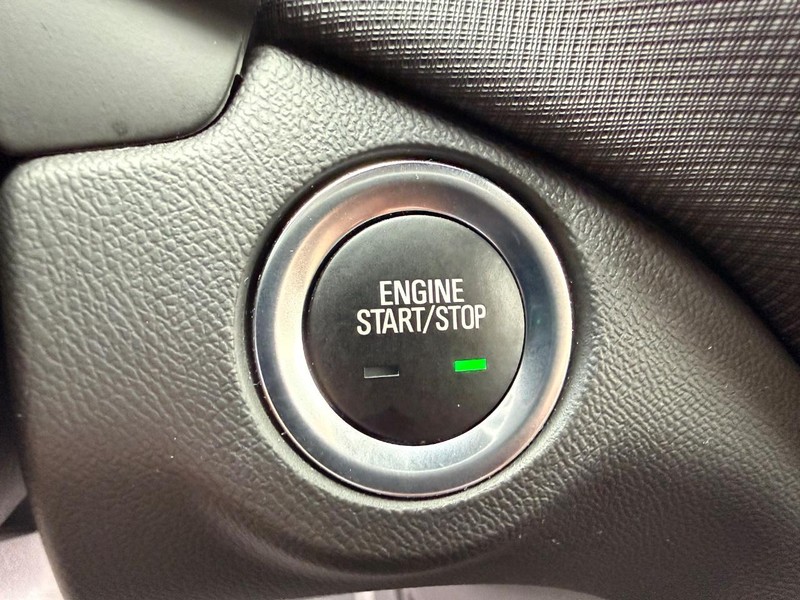 Chevrolet Equinox Vehicle Full-screen Gallery Image 23