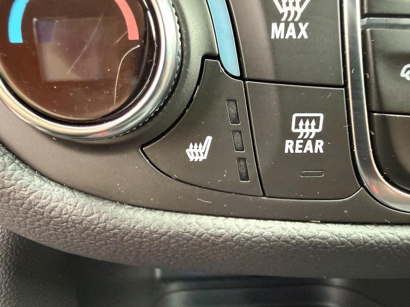 Chevrolet Equinox Vehicle Full-screen Gallery Image 24