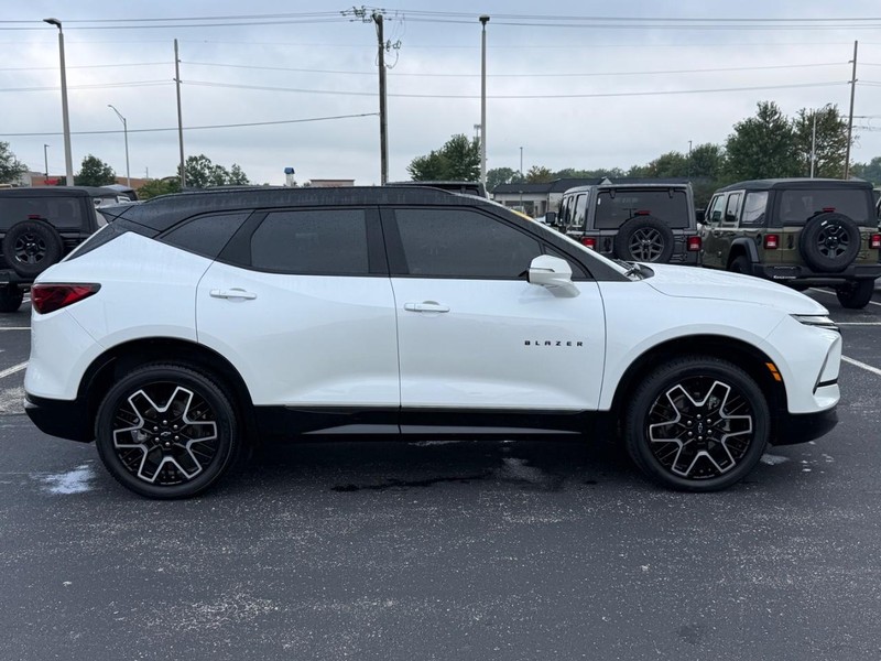 Chevrolet Blazer Vehicle Full-screen Gallery Image 2