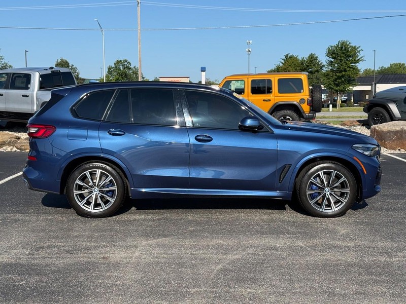 BMW X5 Vehicle Full-screen Gallery Image 2