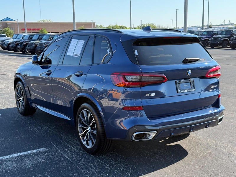 BMW X5 Vehicle Full-screen Gallery Image 5