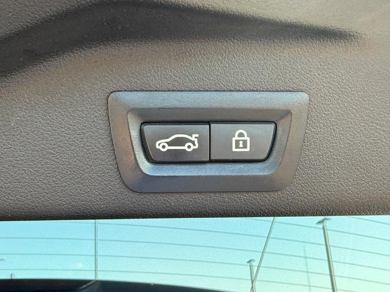 BMW X5 Vehicle Full-screen Gallery Image 8