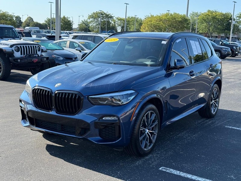 BMW X5 Vehicle Full-screen Gallery Image 9