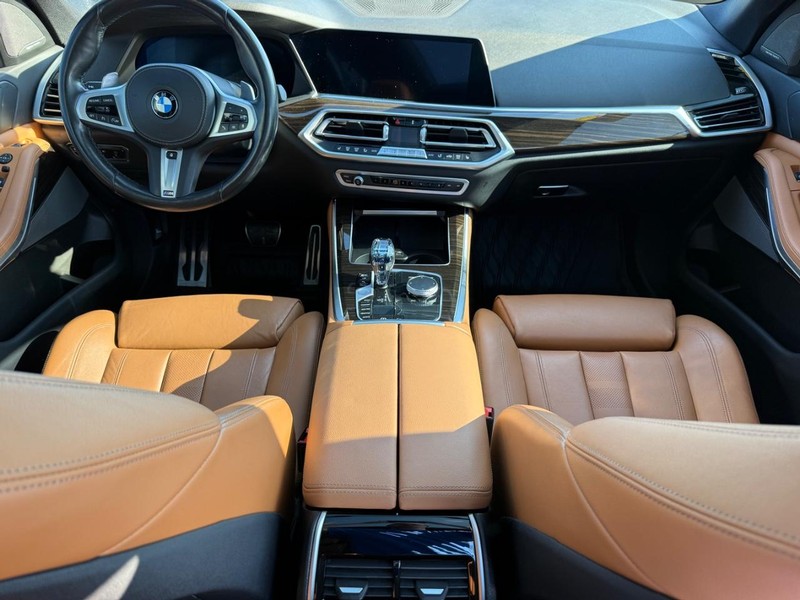 BMW X5 Vehicle Full-screen Gallery Image 14