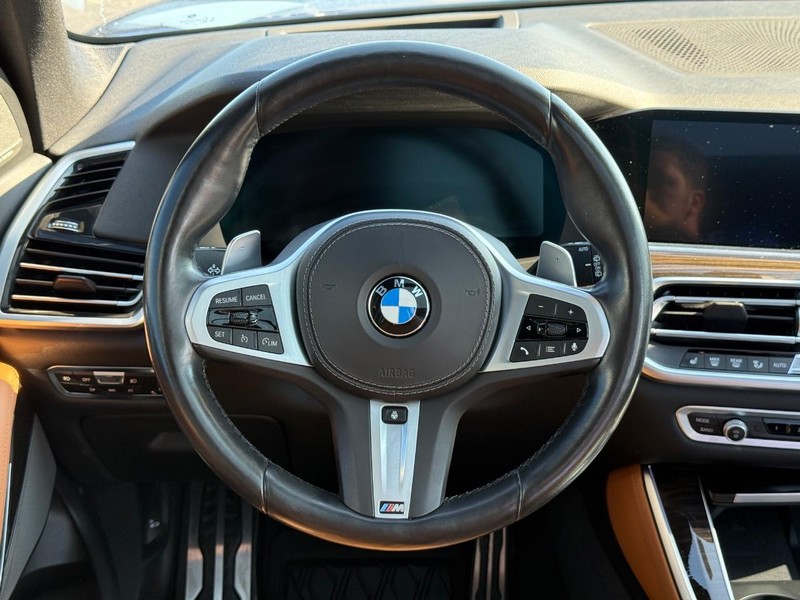BMW X5 Vehicle Full-screen Gallery Image 15