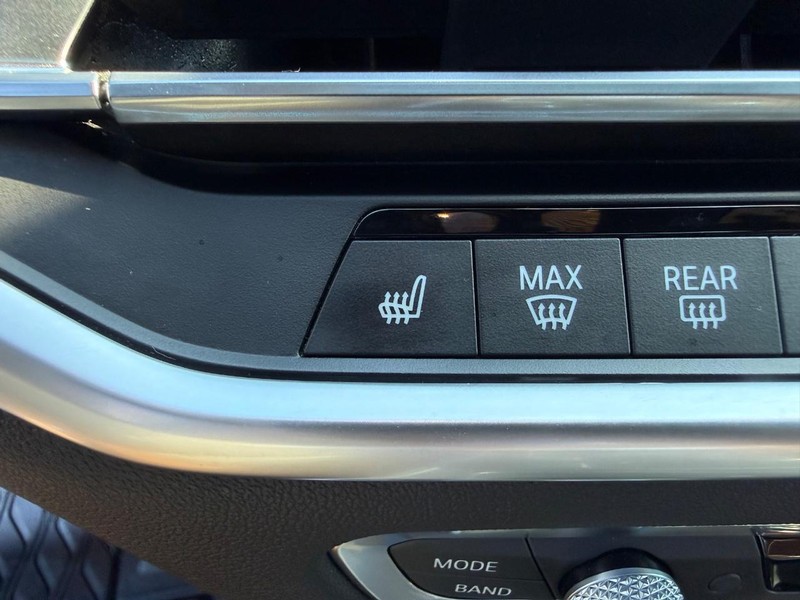 BMW X5 Vehicle Full-screen Gallery Image 24