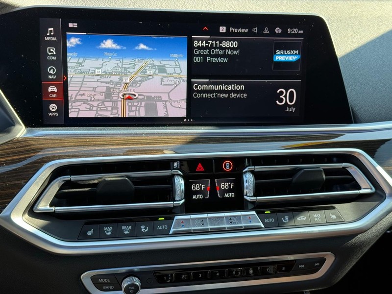 BMW X5 Vehicle Full-screen Gallery Image 25