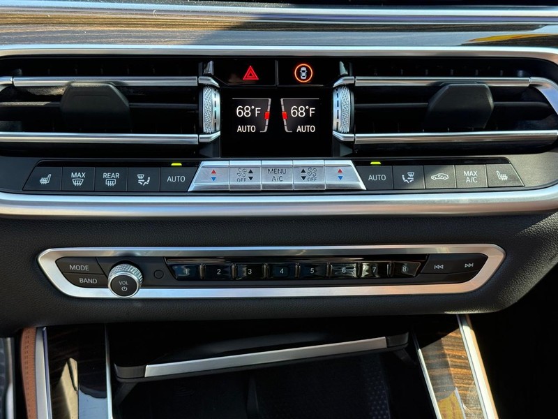 BMW X5 Vehicle Full-screen Gallery Image 27