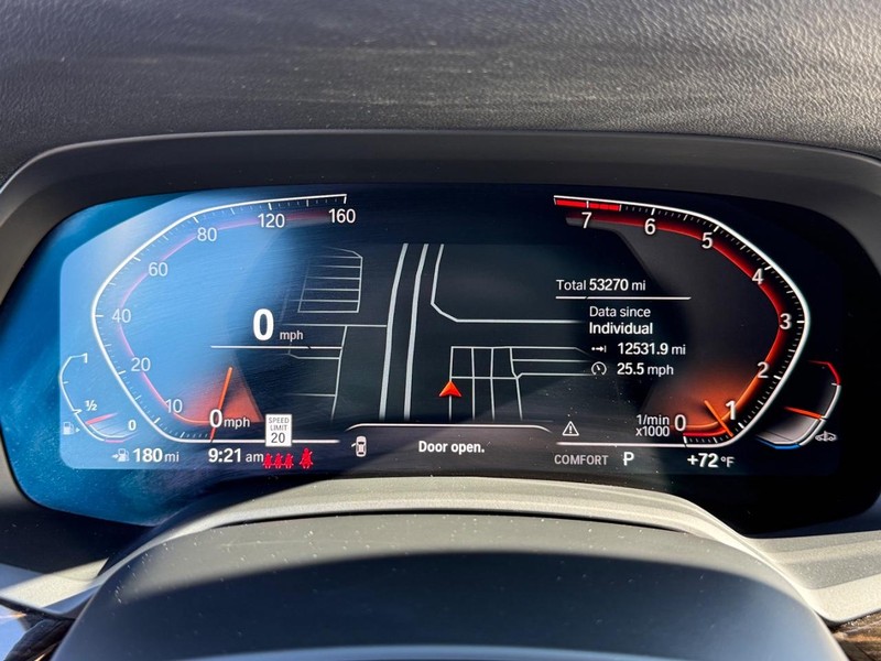 BMW X5 Vehicle Full-screen Gallery Image 31