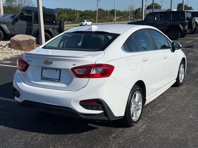 Chevrolet Cruze Vehicle Full-screen Gallery Image 3