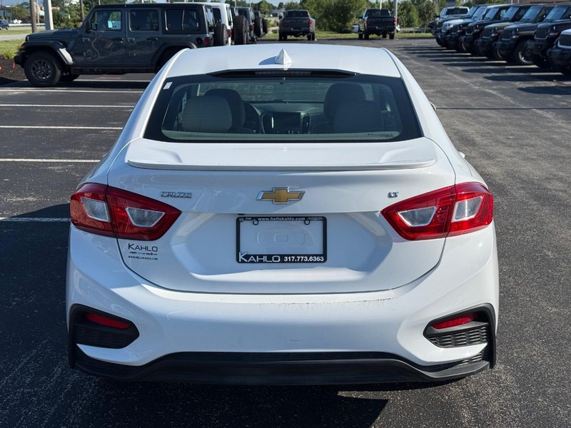 Chevrolet Cruze Vehicle Full-screen Gallery Image 4